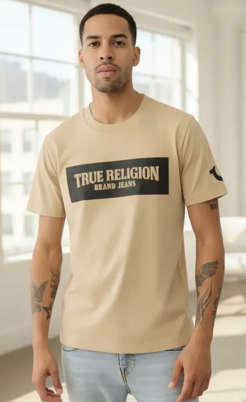 PLAYERA KAKI CON LOGO TEXTURIZADO