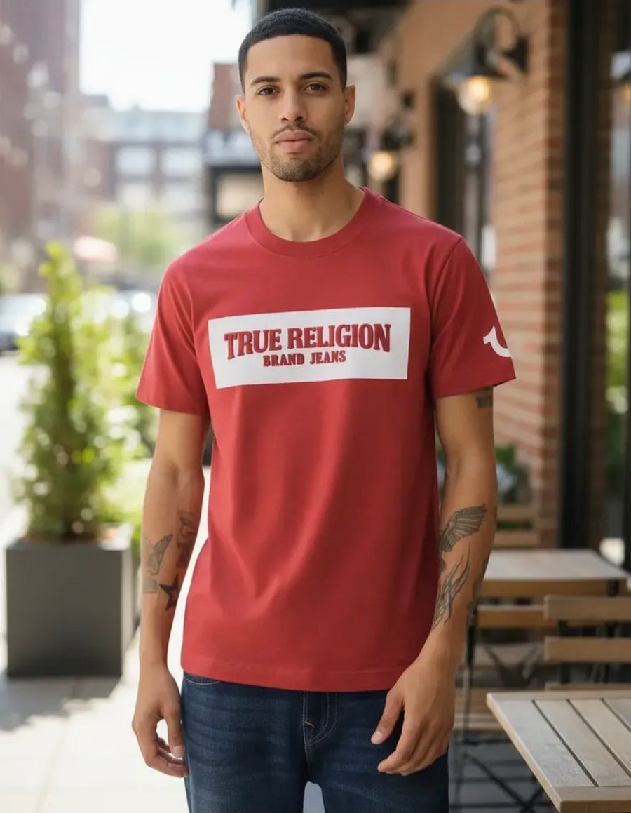 PLAYERA ROJA CON LOGO TEXTURIZADO